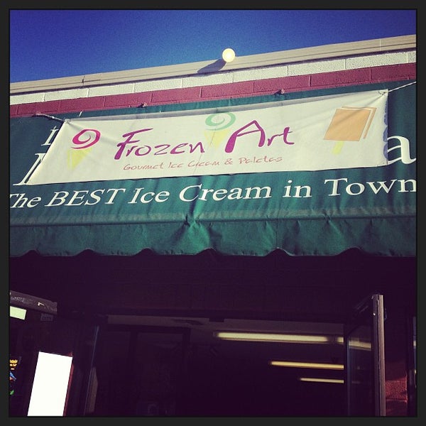 8/12/2013 tarihinde Shannon O.ziyaretçi tarafından Frozen Art Gourmet Ice Cream'de çekilen fotoğraf