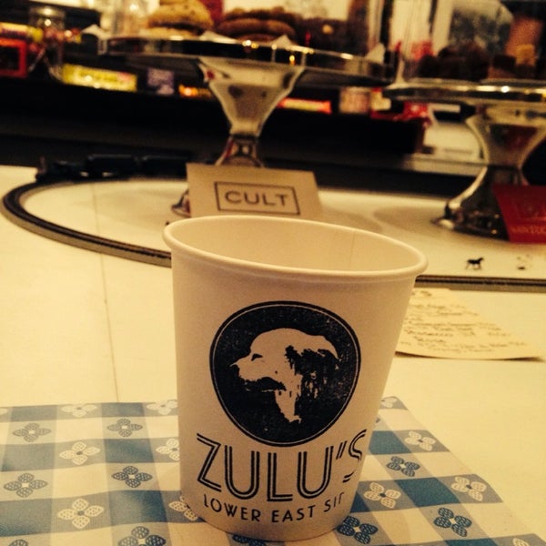 รูปภาพถ่ายที่ Zulu&#39;s โดย Jeff S. เมื่อ 10/19/2013