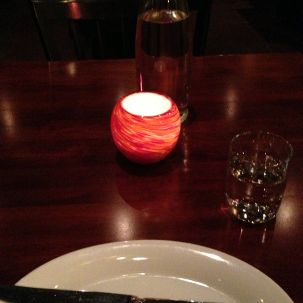 Foto tomada en Saffron Restaurant &amp; Lounge  por Andrew P. el 3/1/2013