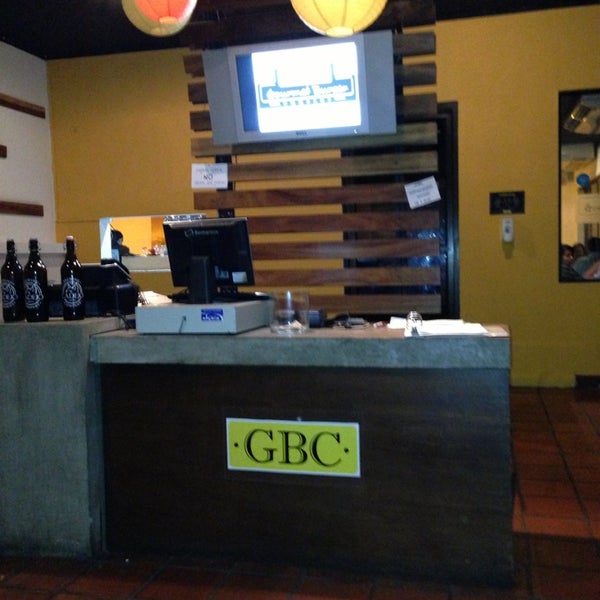 รูปภาพถ่ายที่ Gourmet Burger Company (GBC) โดย Rafael M. เมื่อ 6/22/2013