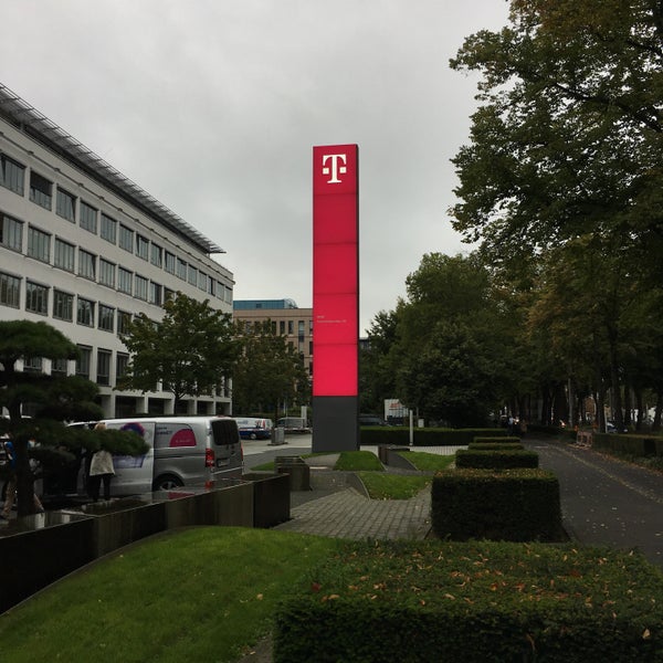 รูปภาพถ่ายที่ Deutsche Telekom โดย Orsolya W. เมื่อ 9/19/2017