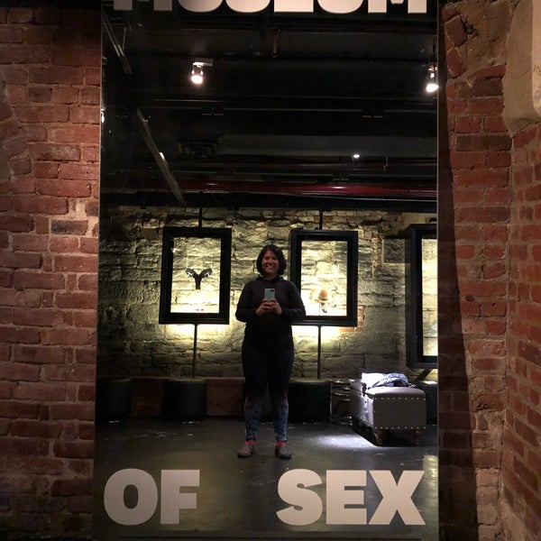 Das Foto wurde bei Museum of Sex von Dot Z. am 10/26/2019 aufgenommen