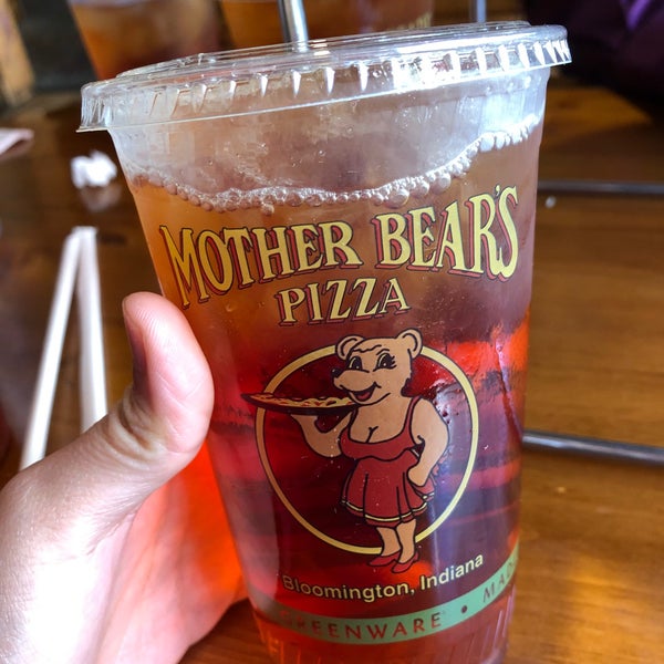 Снимок сделан в Mother Bear&#39;s Pizza Campus пользователем Dot Z. 10/13/2019