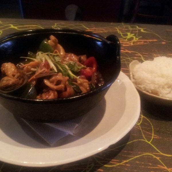 Das Foto wurde bei Nana Restaurant &amp; Bar von Chachou C. am 3/15/2013 aufgenommen