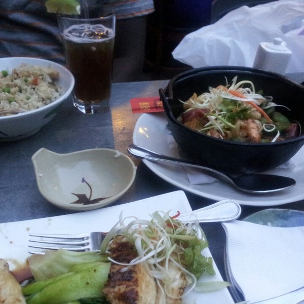 Das Foto wurde bei Nana Restaurant &amp; Bar von Chachou C. am 6/16/2013 aufgenommen