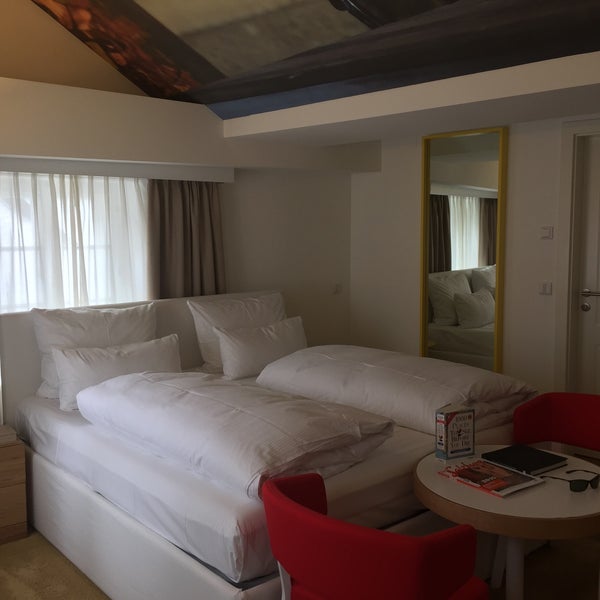 7/28/2015 tarihinde Enwei L.ziyaretçi tarafından Hotel Goldgasse'de çekilen fotoğraf