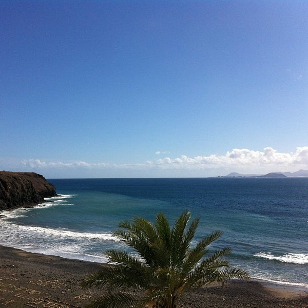 Photo taken at Sandos Papagayo Beach Resort Lanzarote by Euphrate on 3/11/2013