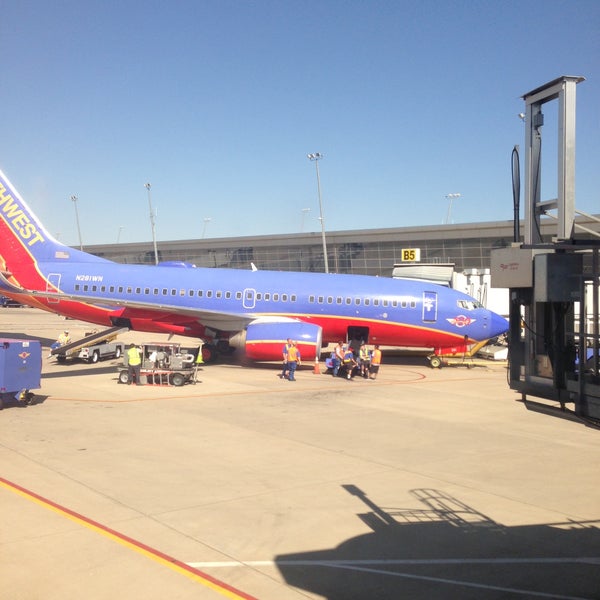 Foto diambil di Indianapolis International Airport (IND) oleh Ashley M. pada 4/22/2013