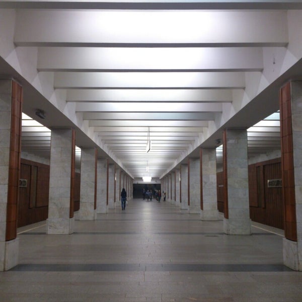 Метро теплый стан