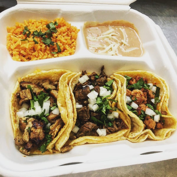 Photo prise au Aztec Dave&#39;s Cantina and Food Truck par Aztec Dave&#39;s Cantina and Food Truck le3/15/2018