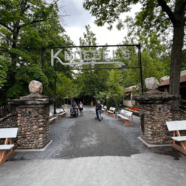 Foto diambil di Knoebels Amusement Resort oleh Joshua pada 6/23/2022