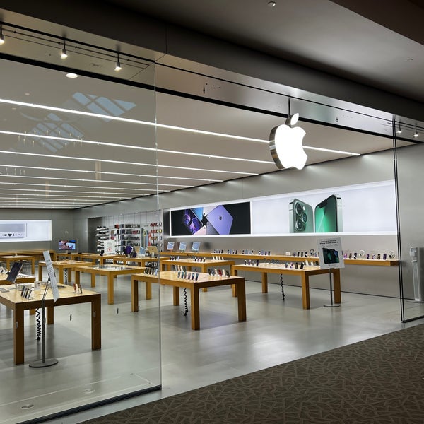 Trumbull - Apple Store - Apple