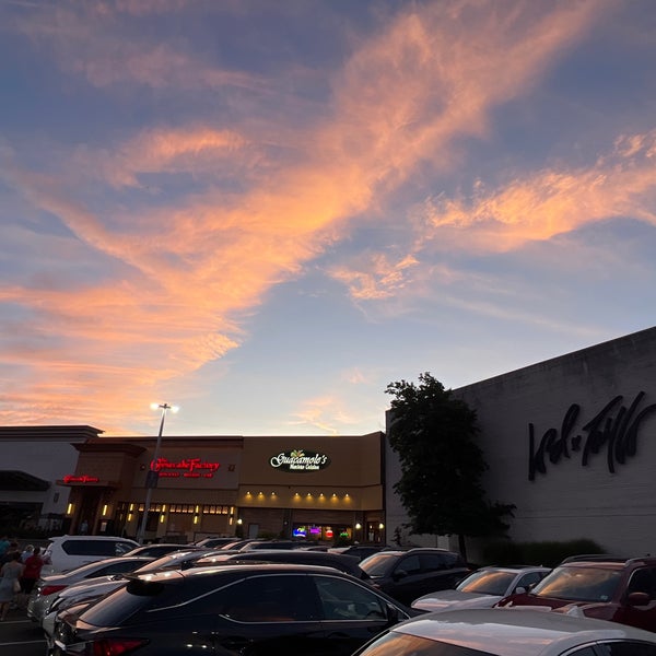 Trumbull Mall 5065 Main St