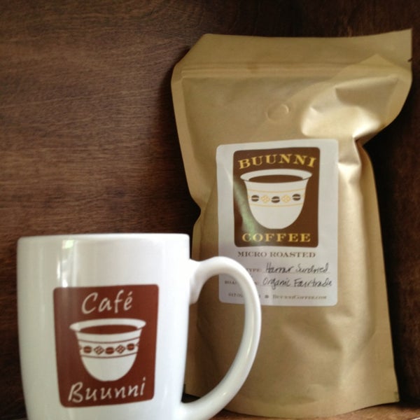 รูปภาพถ่ายที่ Buunni Coffee โดย Joshua เมื่อ 2/7/2013