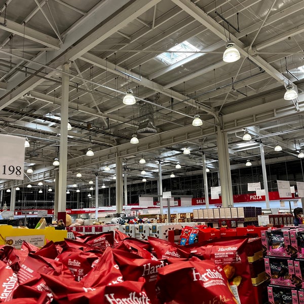 Photo taken at Costco by ru_tya が. on 12/8/2023