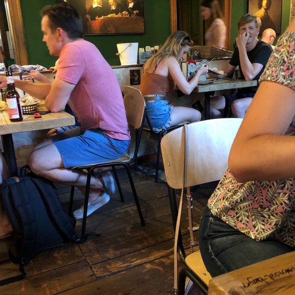 Foto scattata a Rembrandt Burger da Casi il 6/13/2019