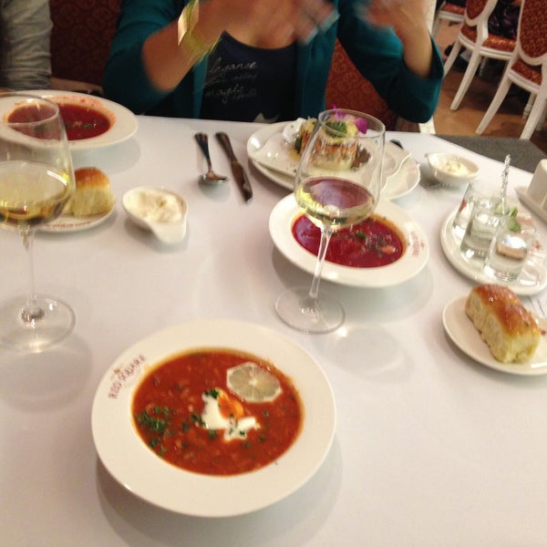 Das Foto wurde bei Red Square Russian Restaurant von Vika A. am 4/27/2013 aufgenommen