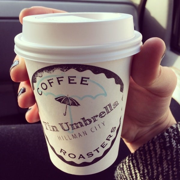 Foto tirada no(a) Tin Umbrella Coffee por Jen J. em 11/23/2013