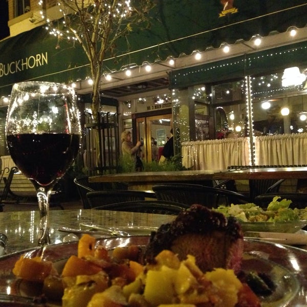 รูปภาพถ่ายที่ Buckhorn Steakhouse โดย Moises B. เมื่อ 12/15/2013