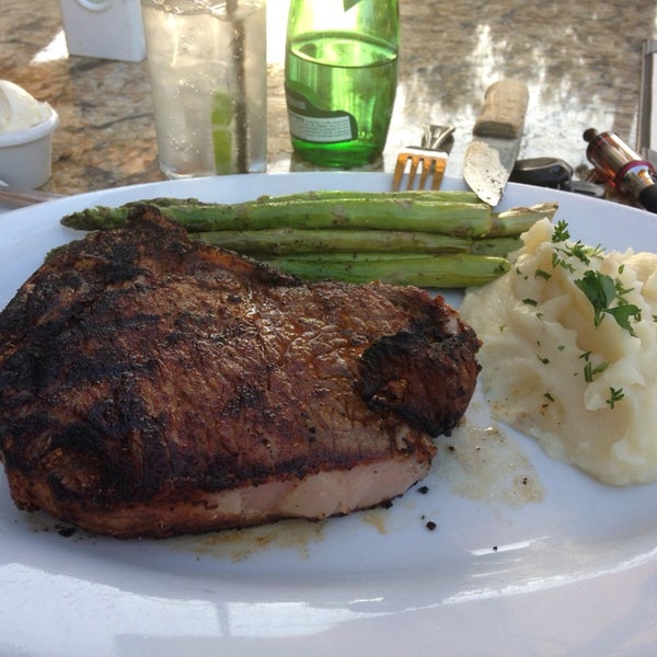 Photo taken at Buckhorn Steakhouse by Moises B. on 10/27/2013