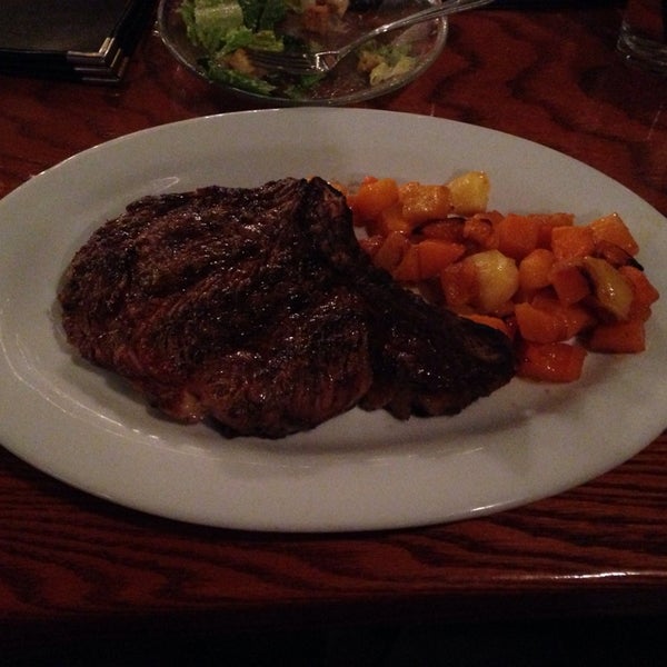 Photo taken at Buckhorn Steakhouse by Moises B. on 11/27/2013
