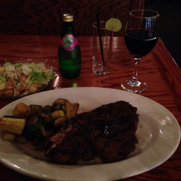 รูปภาพถ่ายที่ Buckhorn Steakhouse โดย Moises B. เมื่อ 2/10/2014