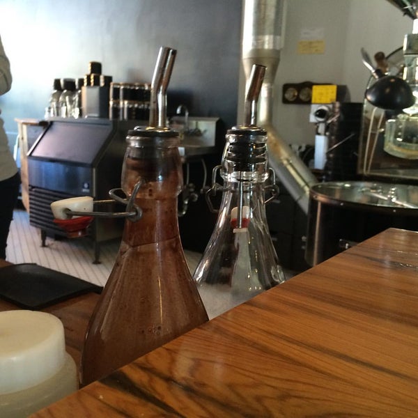 10/25/2015 tarihinde Paul H.ziyaretçi tarafından Rowster Coffee'de çekilen fotoğraf