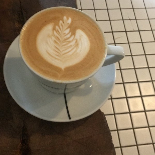 9/3/2018 tarihinde Paul H.ziyaretçi tarafından Rowster Coffee'de çekilen fotoğraf