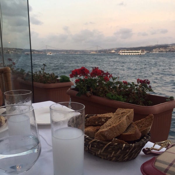 Foto tirada no(a) Sardunya Fındıklı Restaurant por Gmzmelis em 8/8/2015