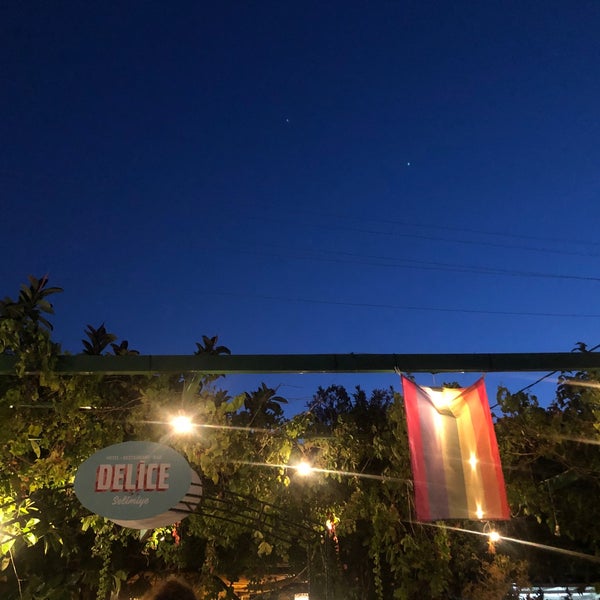 รูปภาพถ่ายที่ Delice Restaurant โดย E. A. เมื่อ 8/6/2020