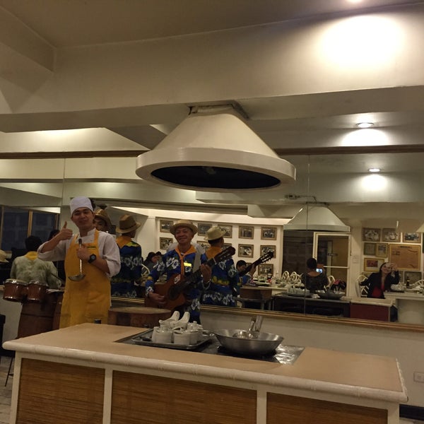 1/18/2015 tarihinde Telka T.ziyaretçi tarafından The Singing Cooks and Waiters Atbp'de çekilen fotoğraf