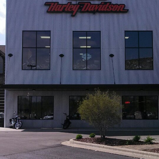 Das Foto wurde bei Vandervest Harley Davidson von Troy R. am 5/21/2013 aufgenommen