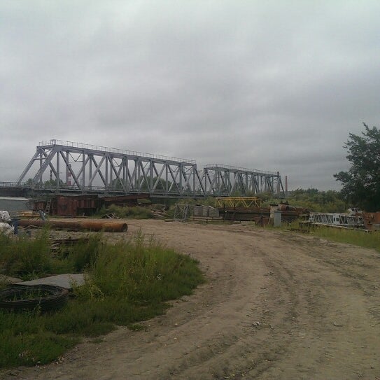 Парк ирбит мост. Мост ирбит. Мост ирбит. Подвесной мост ирбит. Парк в городе ирбите.