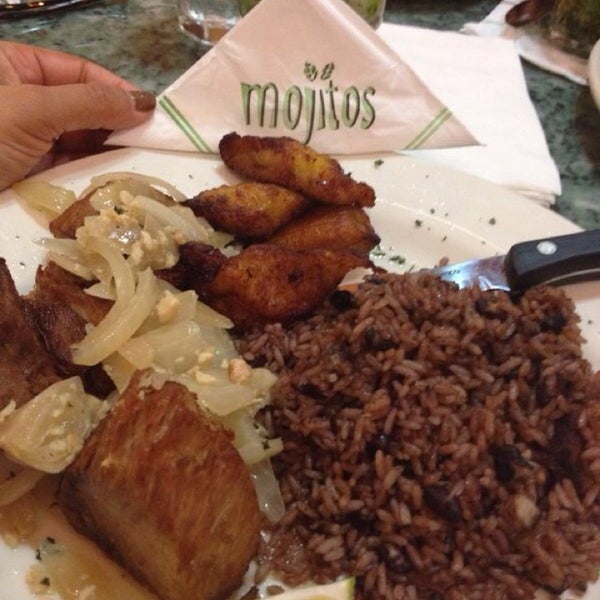 Foto tomada en Mojitos Cuban Restaurant  por Mime A. el 3/1/2014
