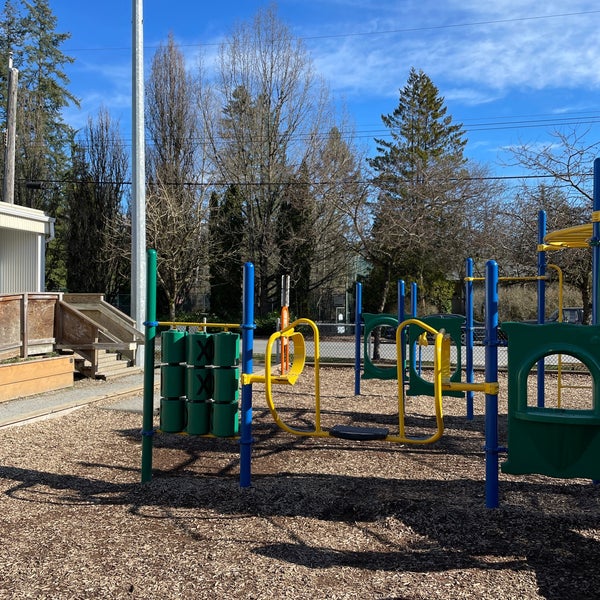 lynn-valley-elementary-school-north-vancouver-de-renim