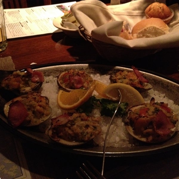 Снимок сделан в Crab Trap Restaurant пользователем Michelle E. 4/27/2013