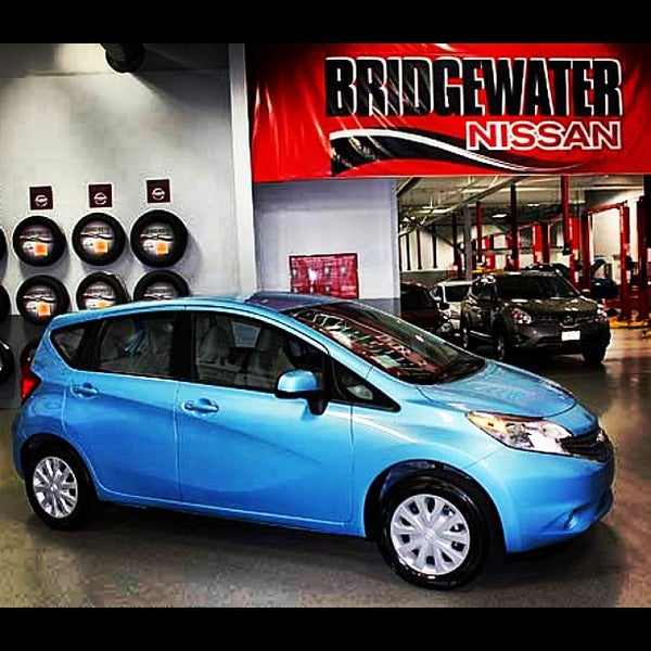 รูปภาพถ่ายที่ Bridgewater Nissan โดย Eric H. เมื่อ 6/18/2013