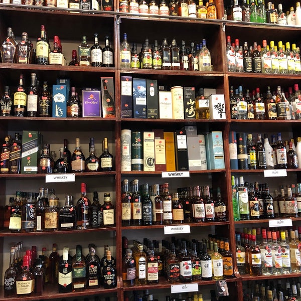 Atmi Liquor Store Tienda de vinos y licores en East Village