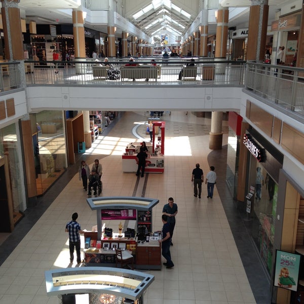 5/1/2013에 Chris T.님이 Mapleview Shopping Centre에서 찍은 사진