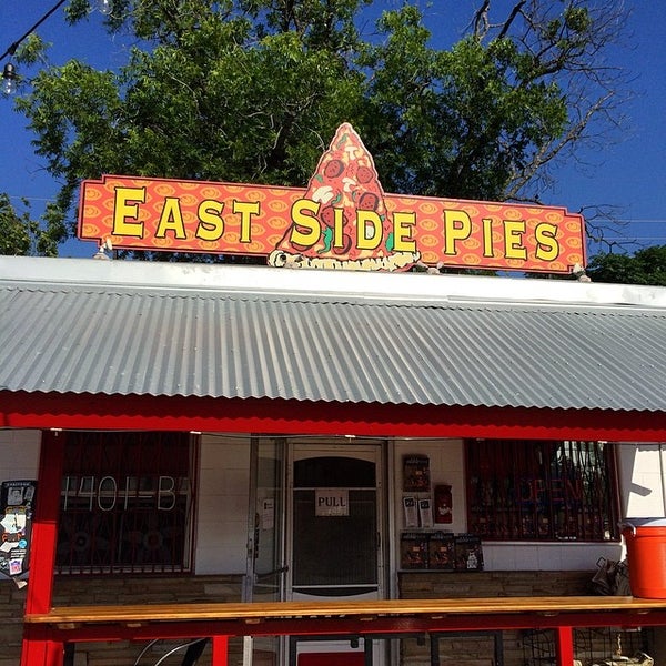 Foto tirada no(a) East Side Pies por Kevin K. em 5/17/2014