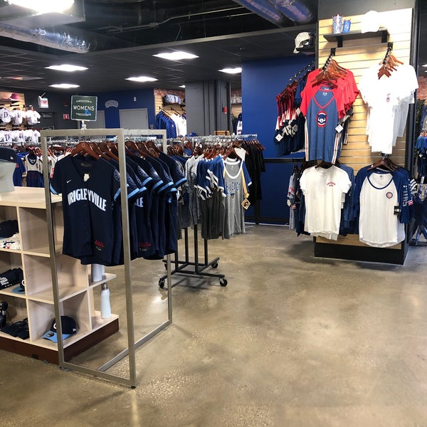 Chicago Cubs Flagship Store - Pop-Up Store in Streeterville