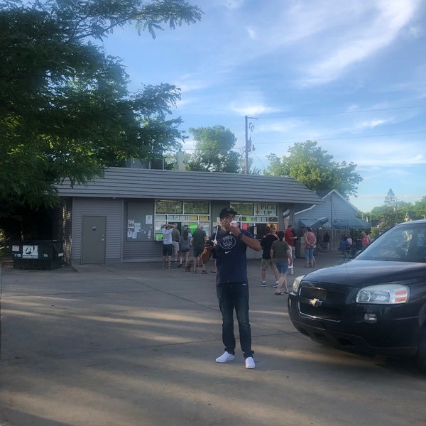 Belts’ Soft Serve 2140 Division St