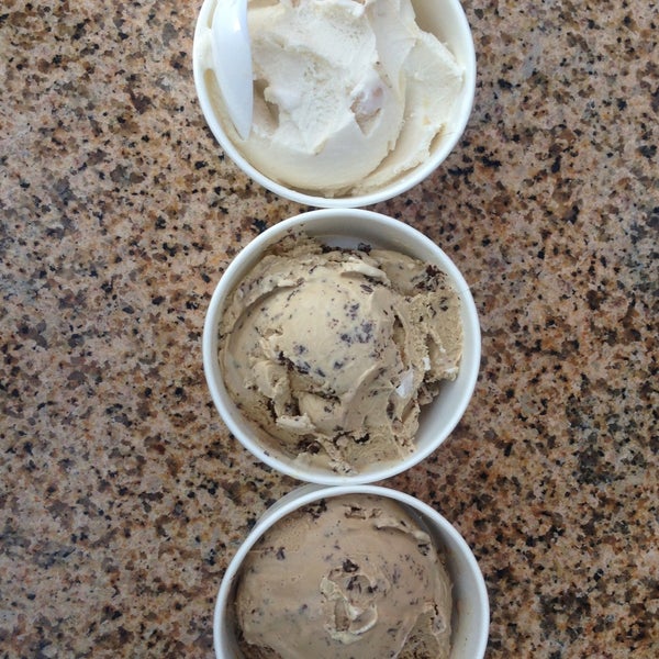 Foto tirada no(a) Mission Street Ice Cream and Yogurt - Featuring McConnell&#39;s Fine Ice Creams por Divine L. em 5/3/2013