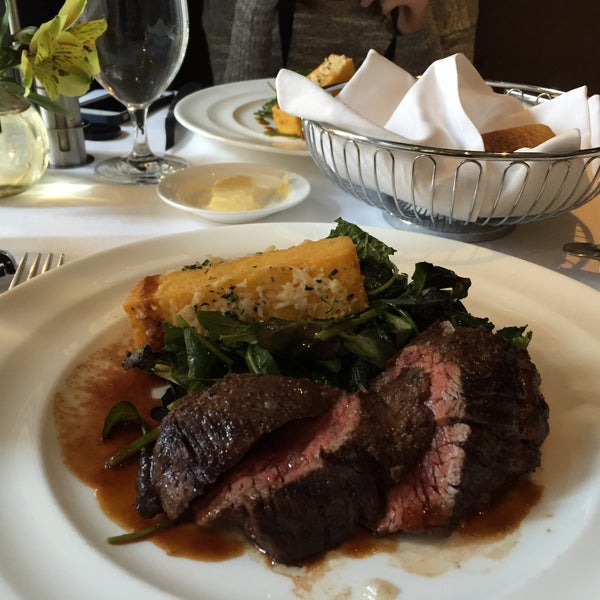 3/2/2015 tarihinde Joyce Z.ziyaretçi tarafından Charlie Palmer Steak'de çekilen fotoğraf