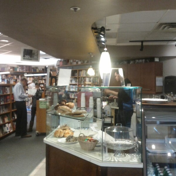 3/11/2013 tarihinde Michael W.ziyaretçi tarafından The Well Café'de çekilen fotoğraf