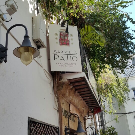 Foto tirada no(a) Restaurante Marbella Patio por Dmitry K. em 3/10/2015