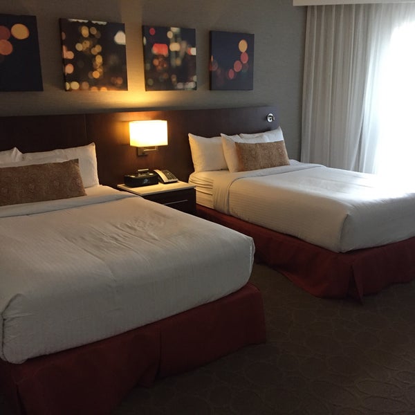 Foto diambil di Delta Hotels by Marriott Montreal oleh Paul S. pada 11/7/2015