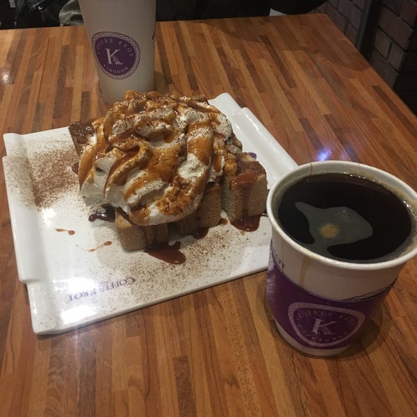 Photo taken at Coffee Kkot by Mayrani O. on 9/21/2019