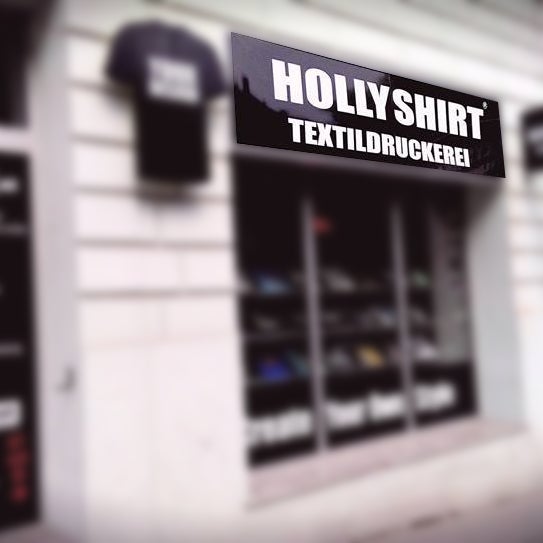 รูปภาพถ่ายที่ HollyShirt Textildruckerei โดย HollyShirt Textildruckerei เมื่อ 3/26/2015