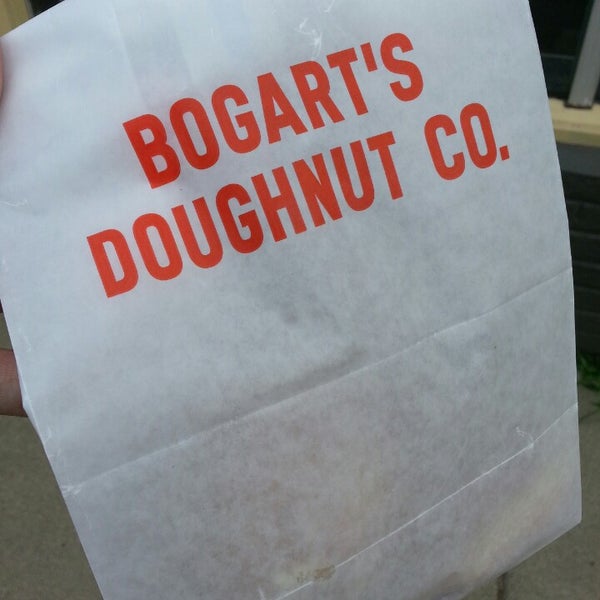 Das Foto wurde bei Bogart&#39;s Doughnut Co. von Josh V. am 8/16/2014 aufgenommen